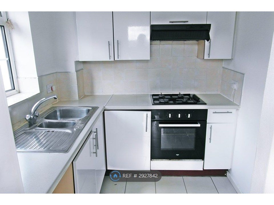 Property photo 2 of 12 Kitchen