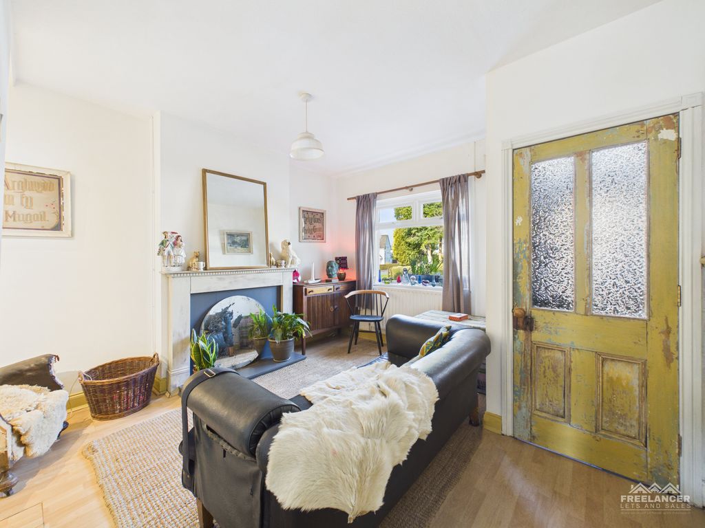 Property photo 2 of 20 Living Room