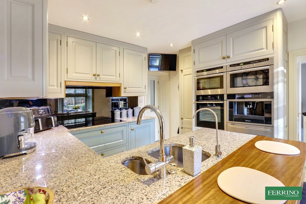 Property photo 3 of 30 Kitchen Breakfast Room