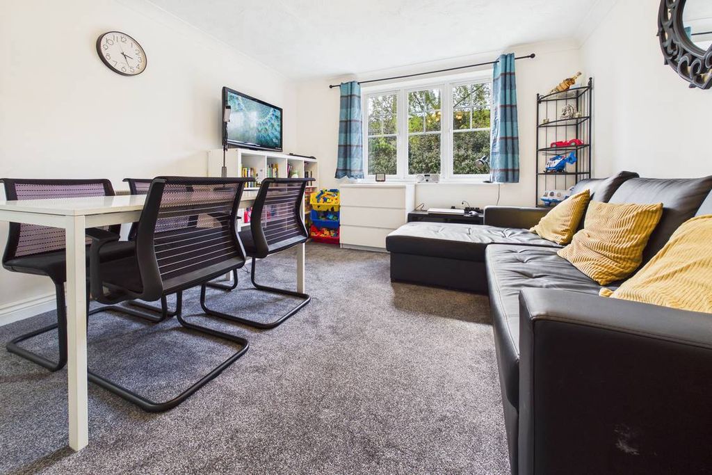 Property photo 2 of 11 Living/ Dining Room