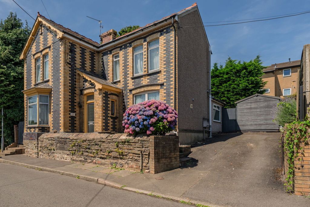 Property photo 2 of 27