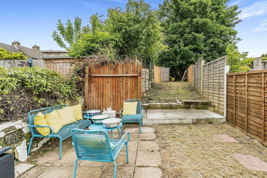 Property photo 3 of 9