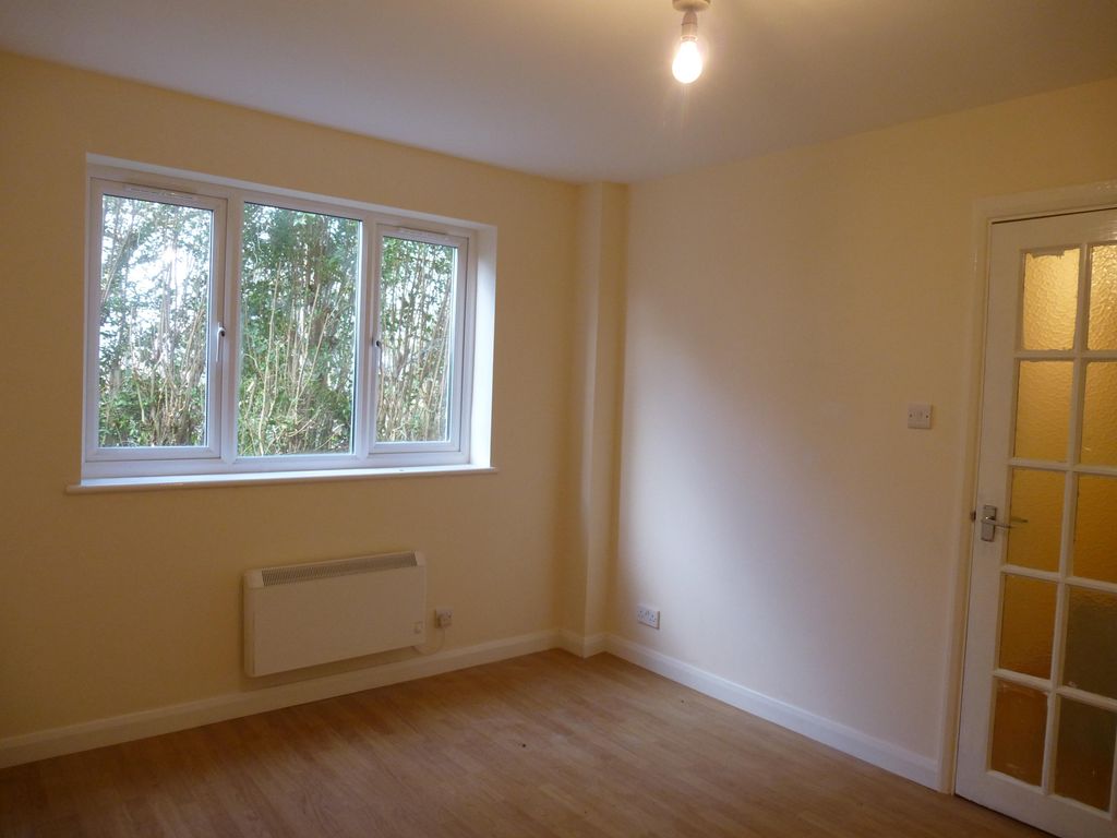 Property photo 3 of 8 Living Room