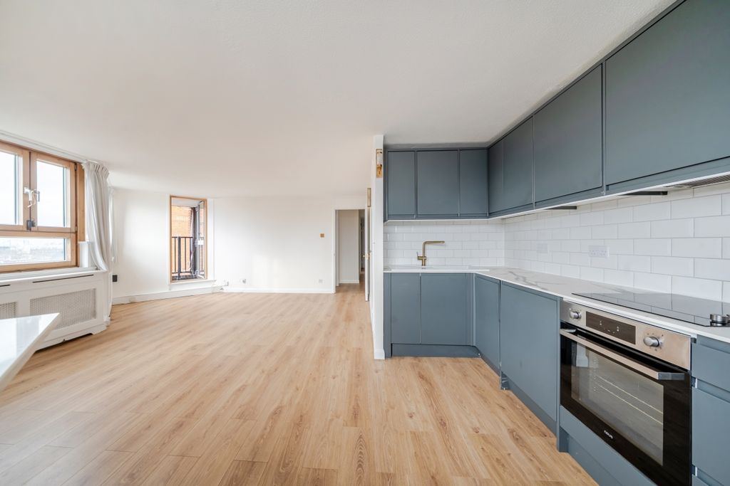 Property photo 2 of 17 Kitchen