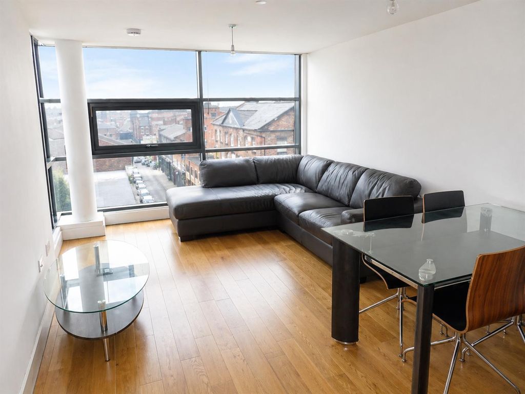 Property photo 2 of 10 Lounge