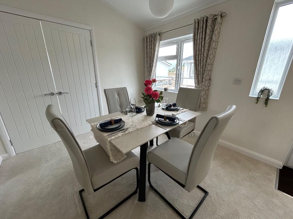 Property photo 2 of 8 Dining Area