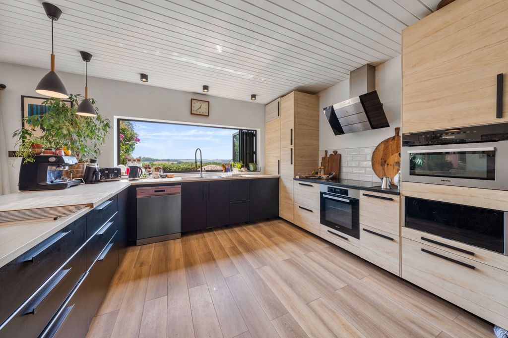 Property photo 1 of 52