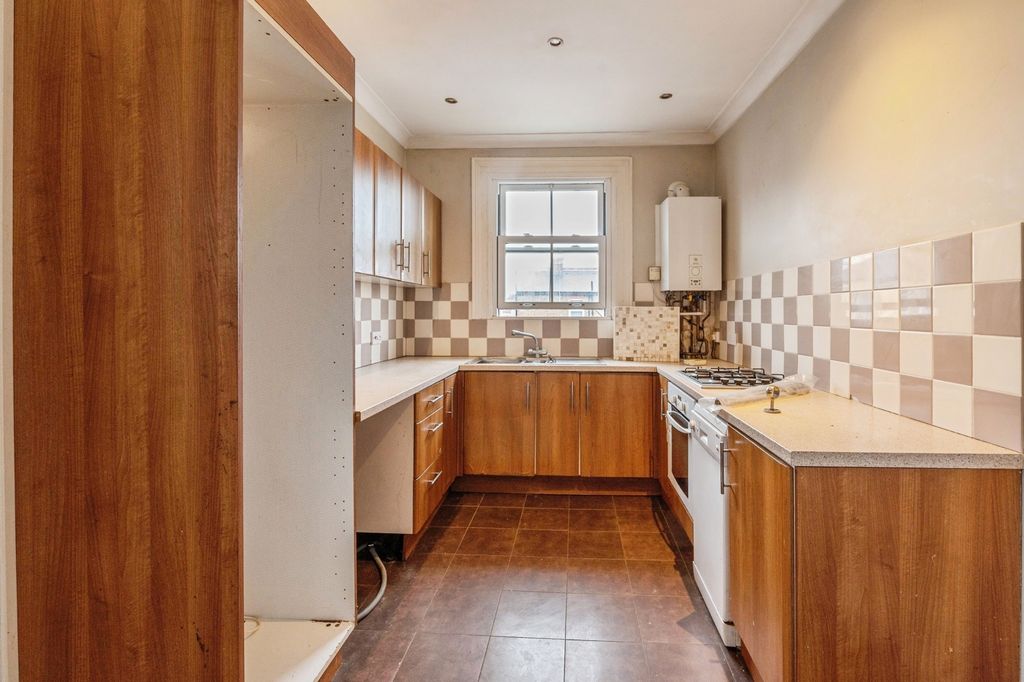 Property photo 3 of 12 Pbox-Img.Jpg