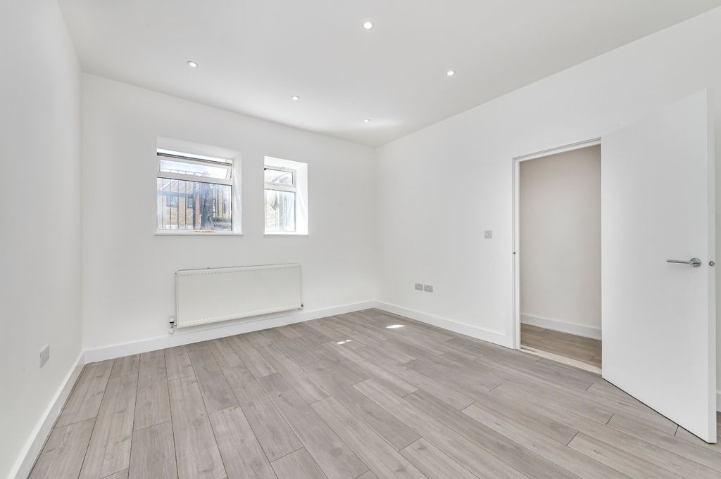Property photo 2 of 19 Picture No. 01