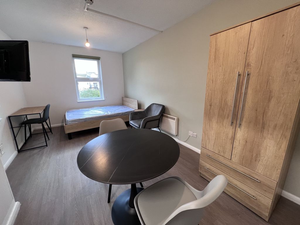 Property photo 1 of 4 A Spacious And Bright Double Bedroom, Perfect For ...