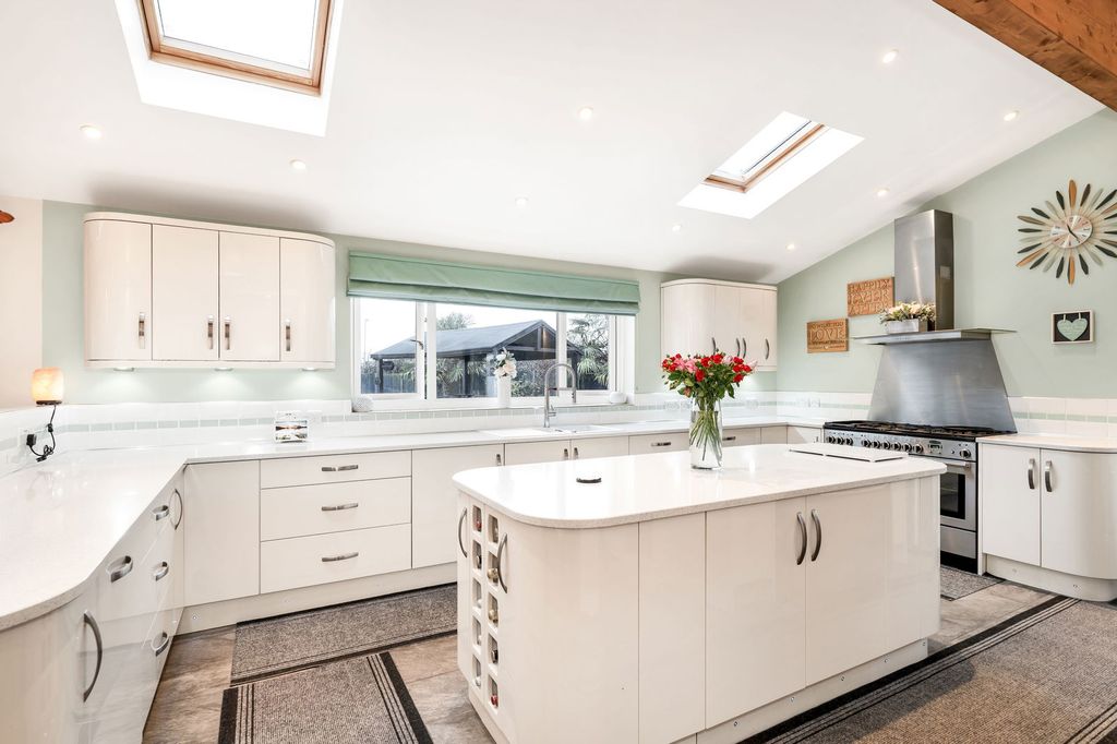 Property photo 3 of 24