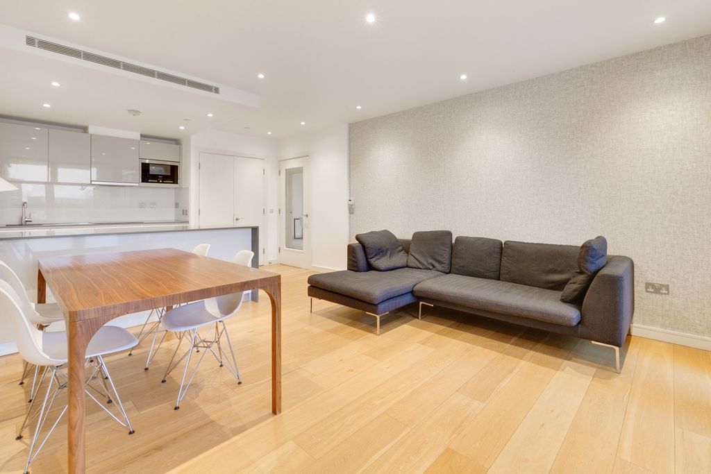 Property photo 1 of 13 Regents Wharf