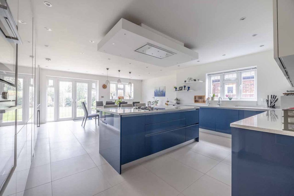 Property photo 3 of 35