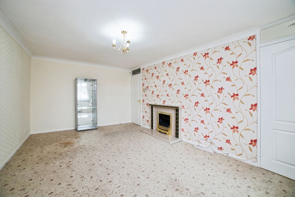 Property photo 3 of 17 Photo