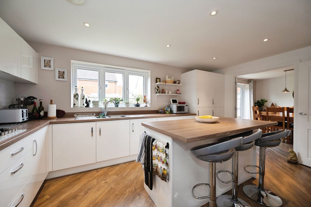 Property photo 3 of 20 Pbox-Img.Jpg