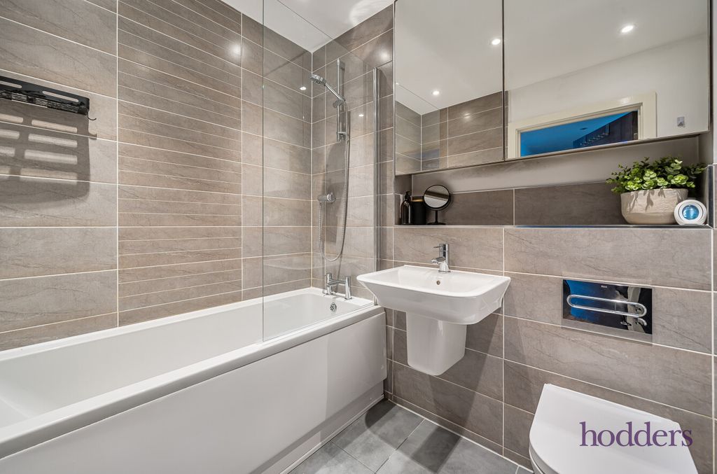 Additional image 7 of 1 bed flat for saleKennett Lane, Chertsey, Surrey KT16