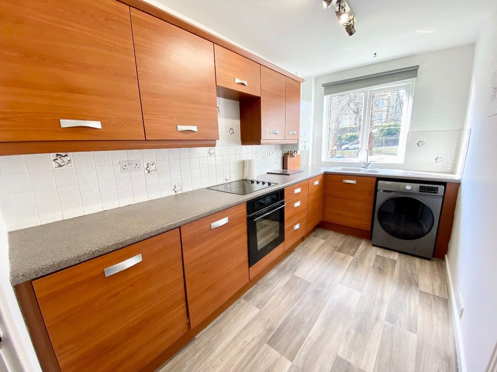 Property photo 3 of 10 Dining Kitchen