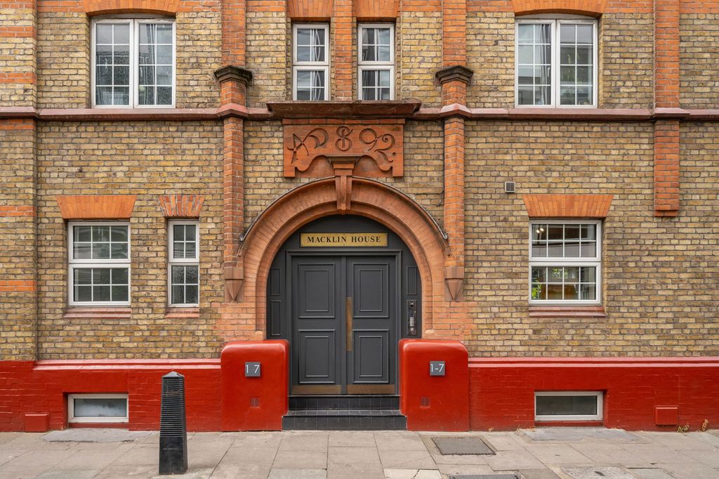 Property photo 2 of 23