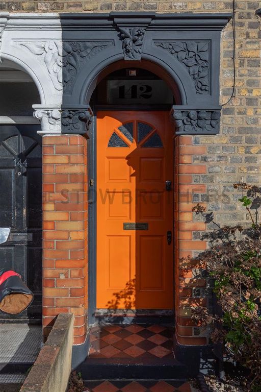 Property photo 2 of 32