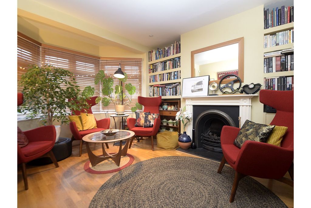 Property photo 2 of 19 Lounge