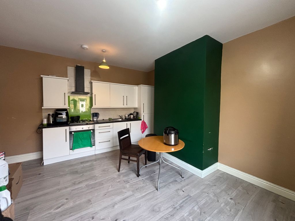 Property photo 3 of 6 Bedroom 1