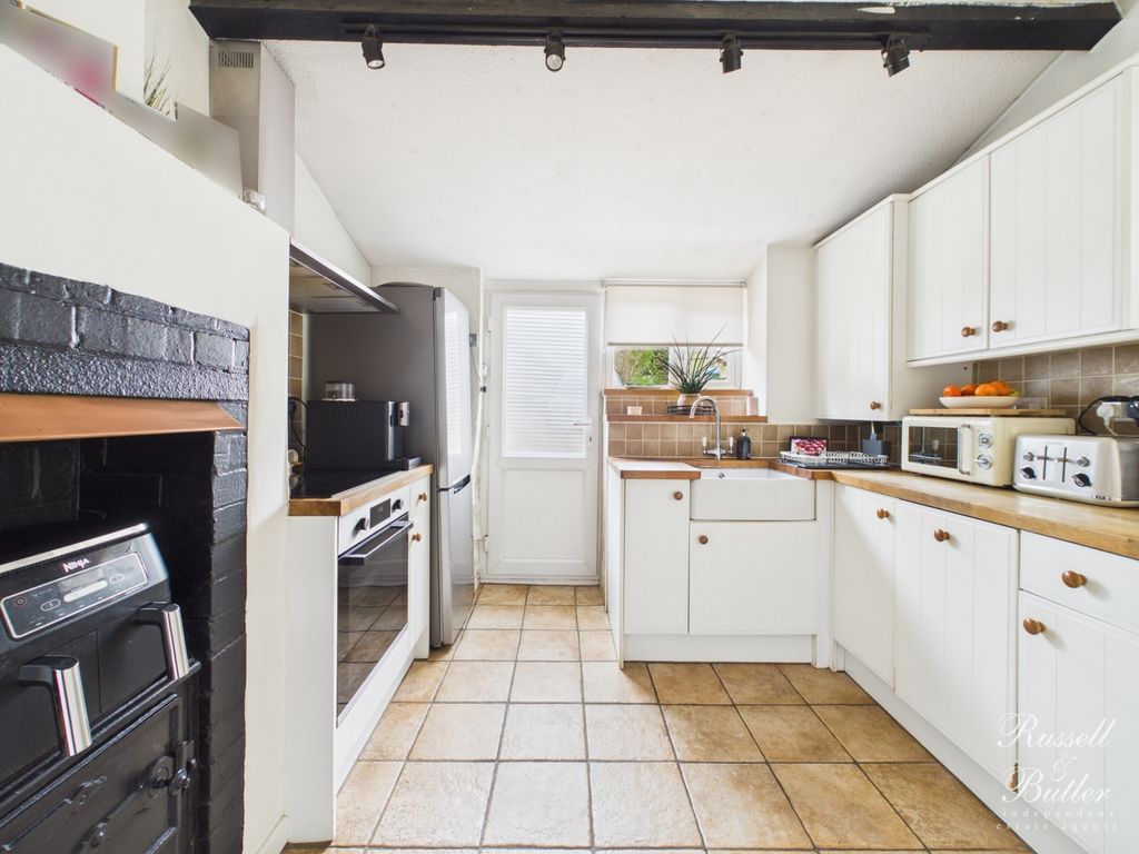 Property photo 3 of 14 Cam01995G0-Pr0411-Still009