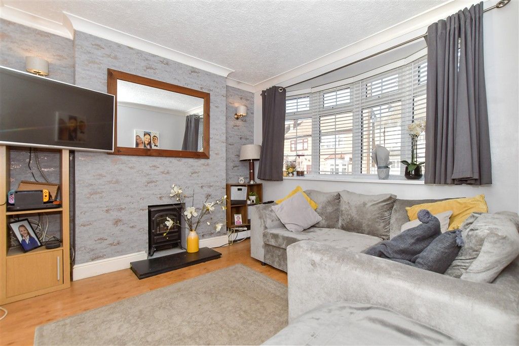 Property photo 1 of 11 Lounge