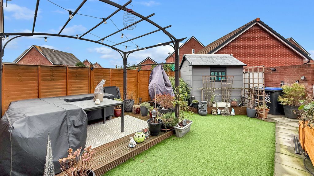 Property photo 2 of 13 Garden