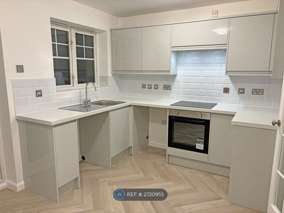 Property photo 3 of 30 Kitchen