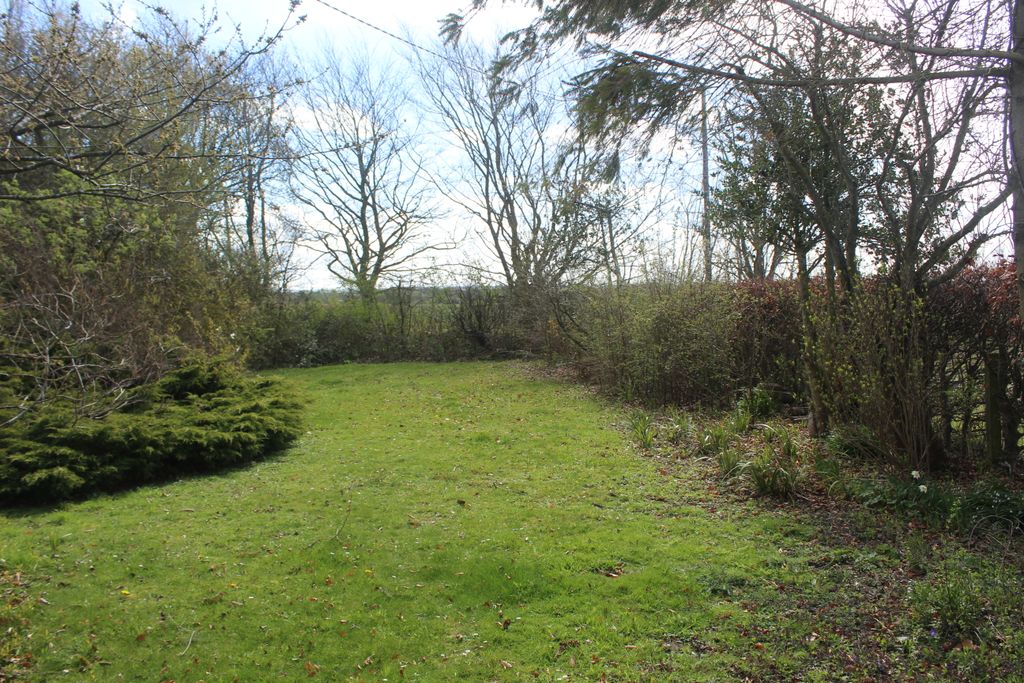 Property photo 2 of 14 Front Garden