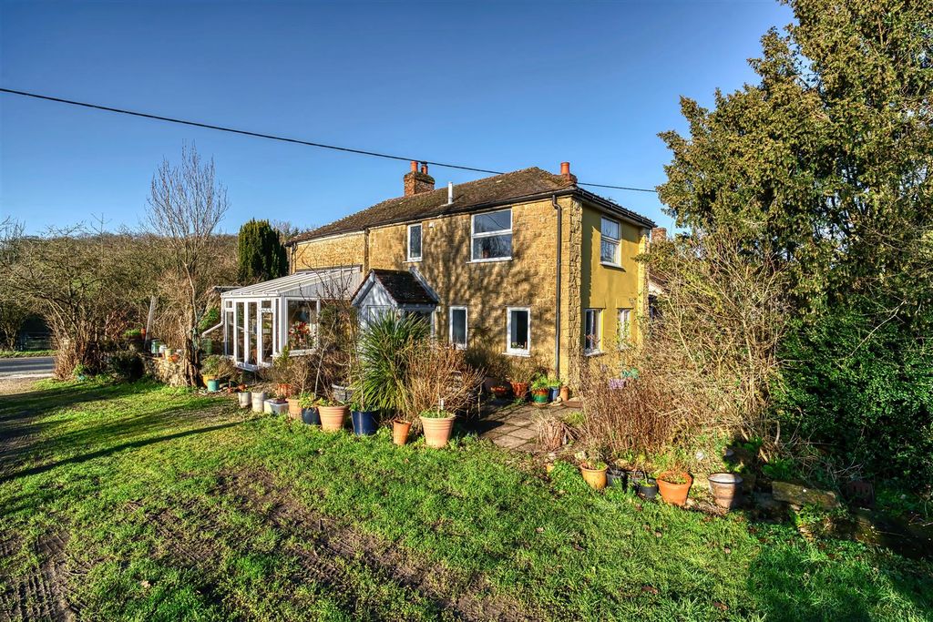 Property photo 1 of 14 Side