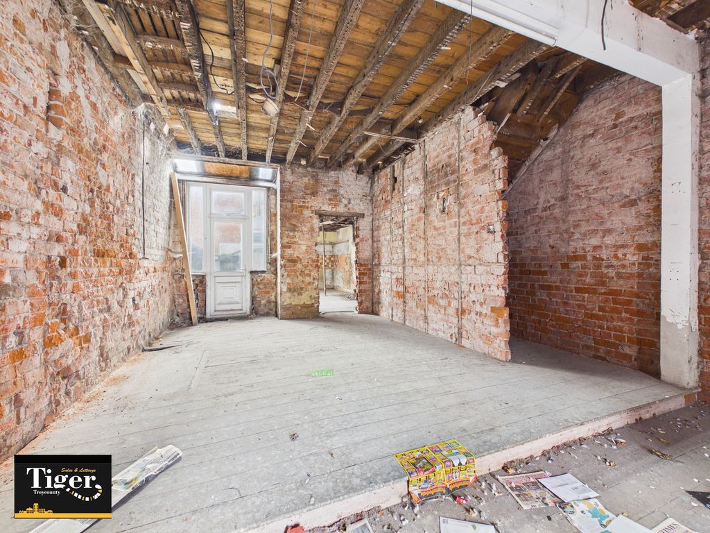 Property photo 3 of 16 Cam03440G0-Pr0571-Still017