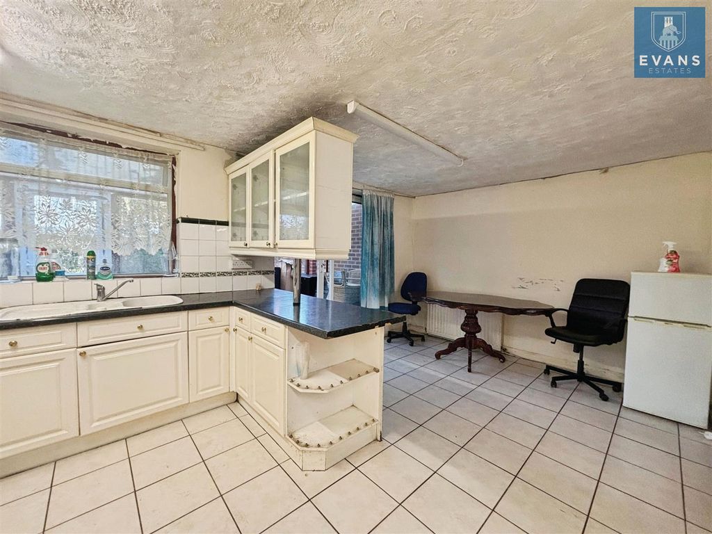 Property photo 3 of 18 Kitchen Diner