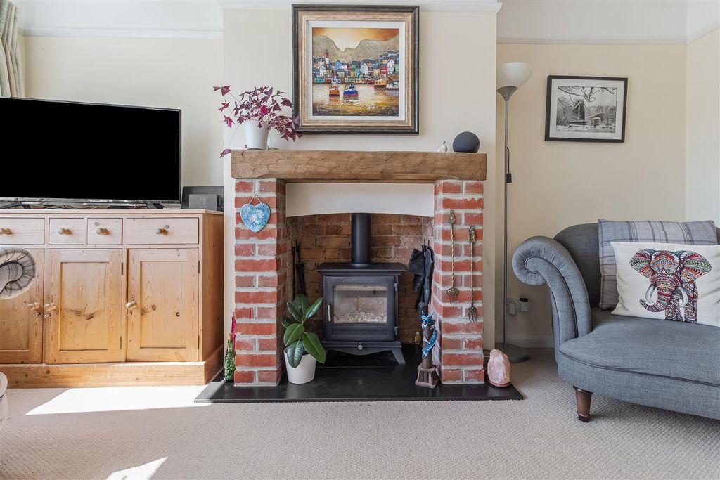 Property photo 3 of 28 20 Nutley Close-018.Jpg