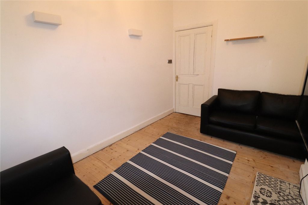 Property photo 3 of 14 Living Room