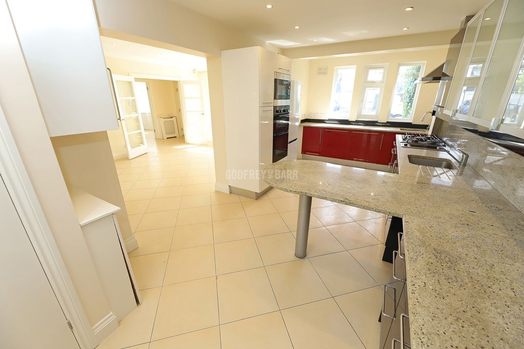 Property photo 2 of 23