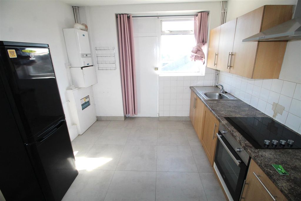 Property photo 3 of 8 Kitch Pic.Jpg