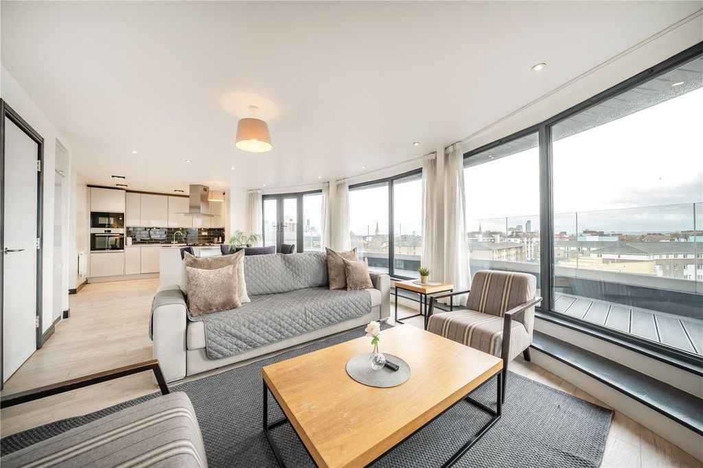 Property photo 2 of 13 Picture No. 10