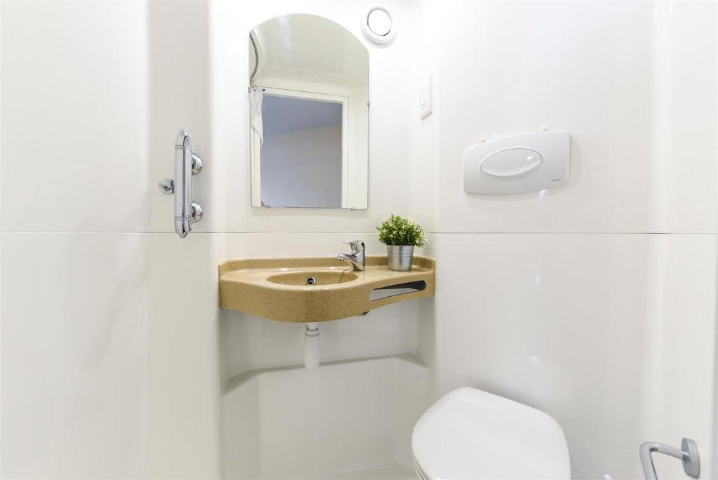 Property photo 1 of 32