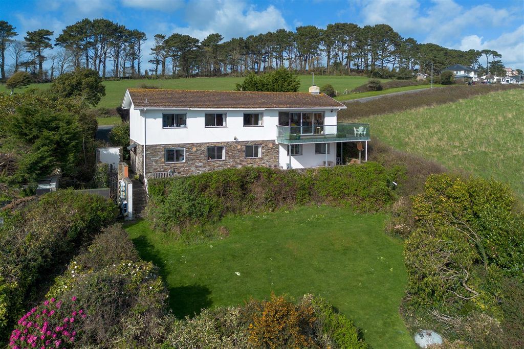 Property photo 2 of 14 104378_35-Hanson-Drive (29).Jpg