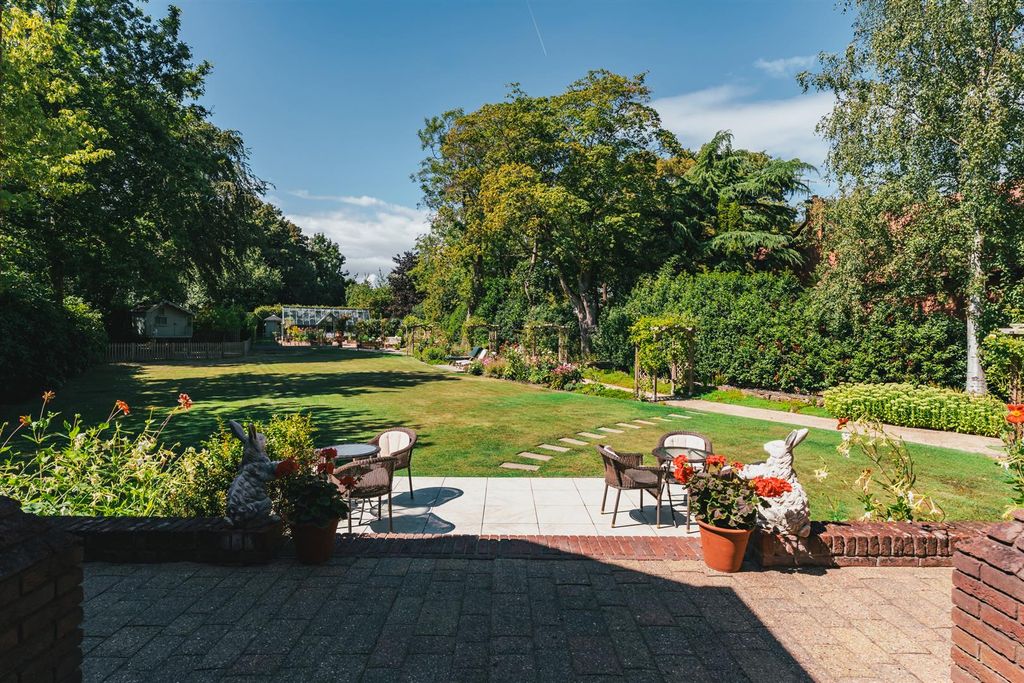 Property photo 2 of 81 “The Long Garden”