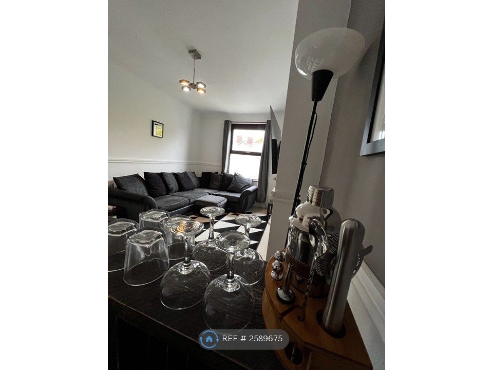 Property photo 3 of 14 Living Room