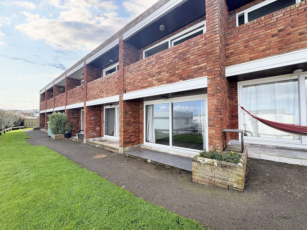 Property photo 1 of 21 External