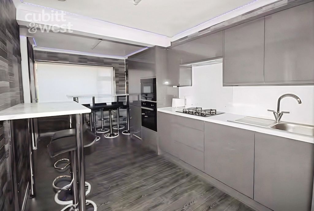 Property photo 2 of 17 Kitchen