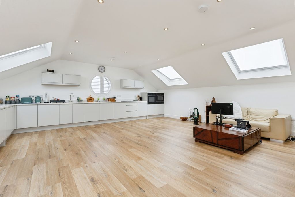 Property photo 2 of 16 Pbox-Img.Jpg