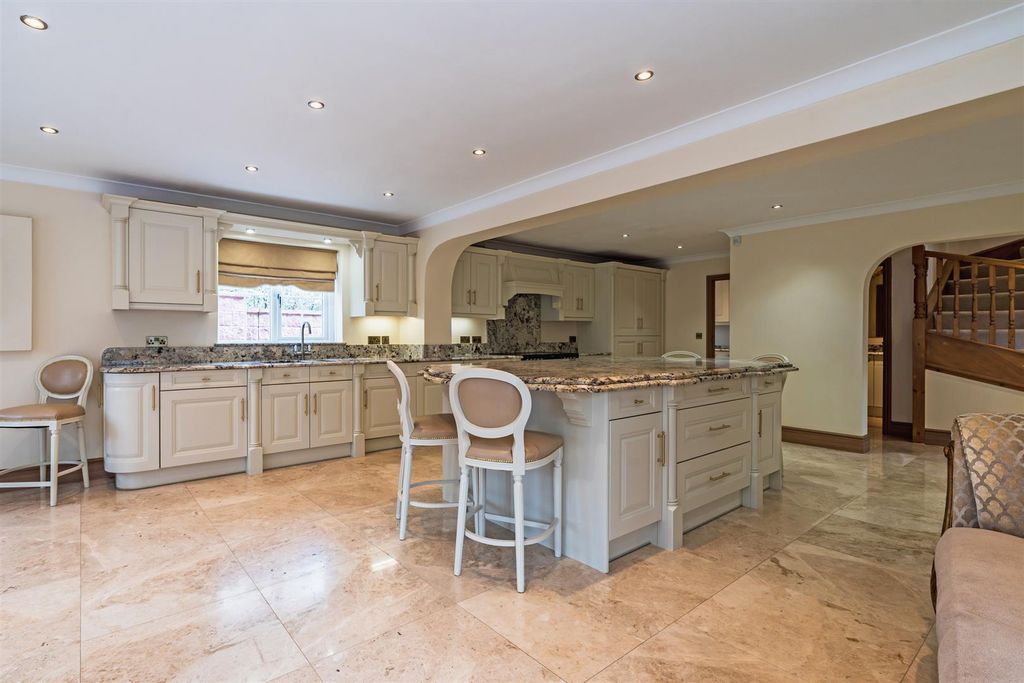 Property photo 2 of 37 Breakfast Kitchen