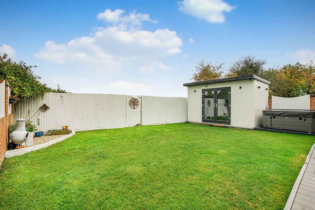 Property photo 3 of 27