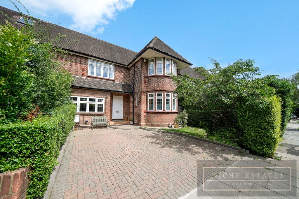 Property photo 1 of 35