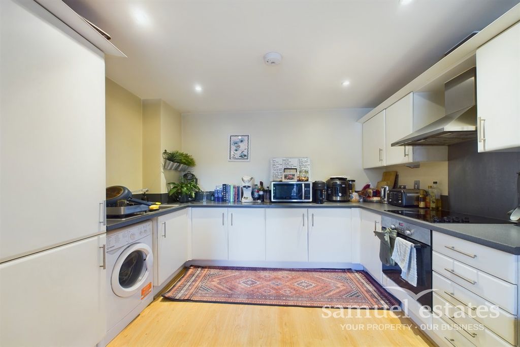 Property photo 2 of 7 Kitchen