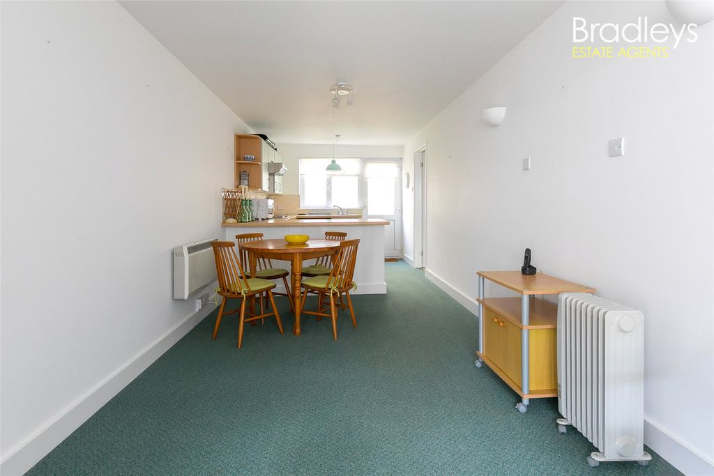 Property photo 3 of 11 Picture No. 12